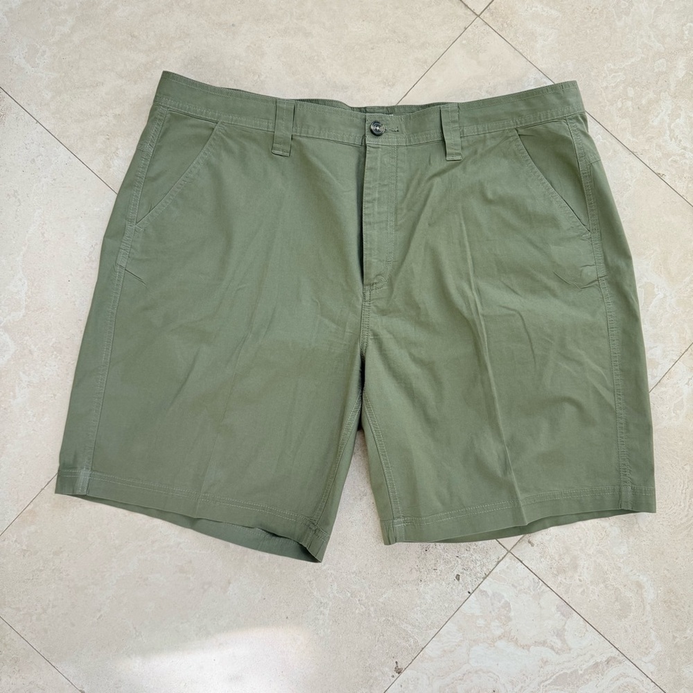 Ocean + Coast Olive Green Cargo Shorts Flat Front Size 40